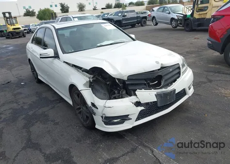 2012 Mercedes-Benz C 250 Sport из США, поврежденный, VIN WDDGF4HBXCR200528